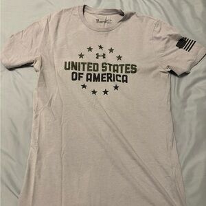 Under Armour Men’s United States of America Graphic T‑Shirt — Light Gray